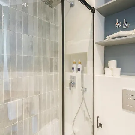 Spaces Mediterranean Penthouse 아파트 *