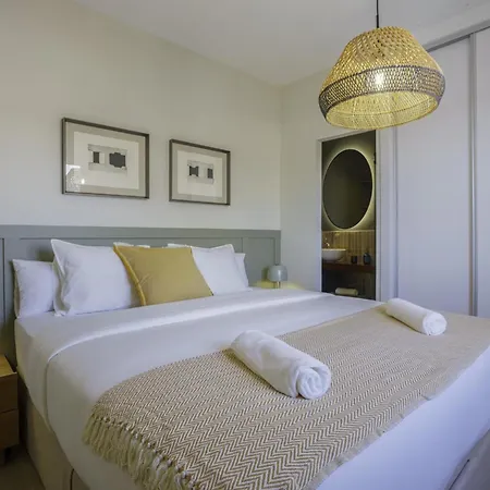 아파트 Spaces Mediterranean Penthouse